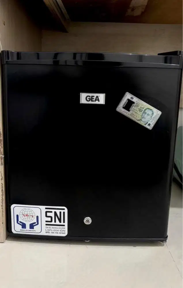 Kulkas Mini GEA