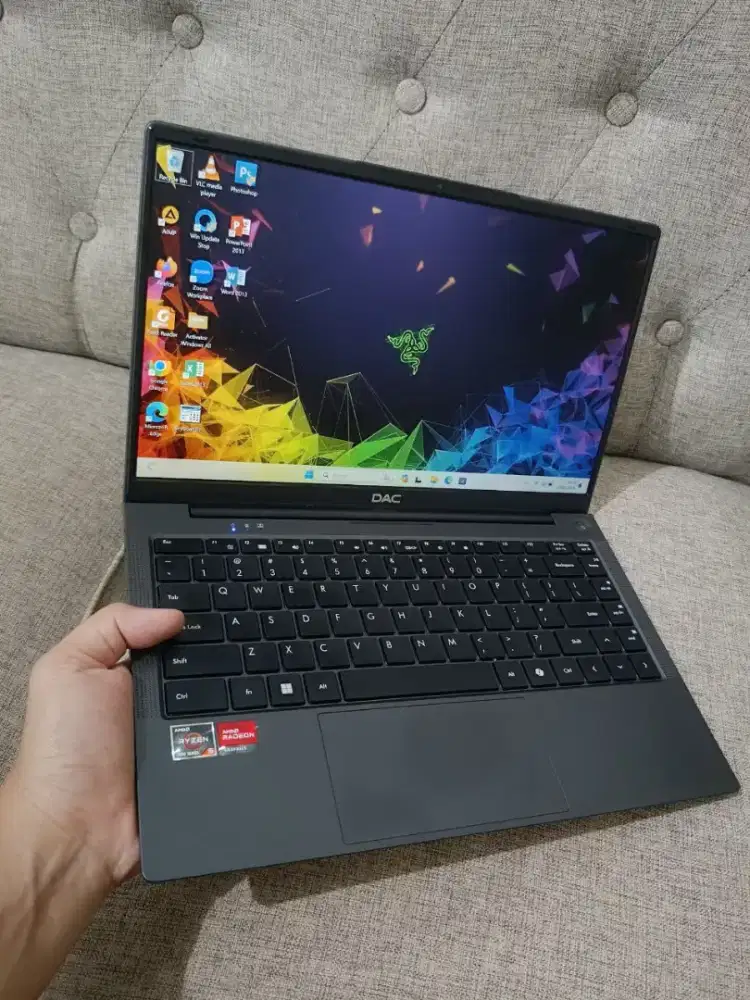 Laptop AMD Ryzen Seri 7000 RAM 8GB SSD 256GB Gaming Desain