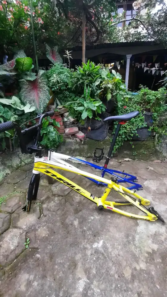 GT Speed series biru body (frame),Thrill team kuning, fork dan stang