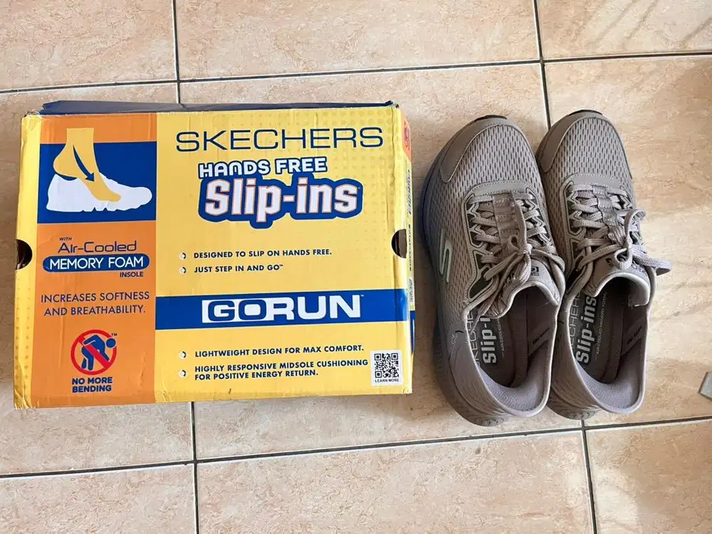 Sepatu skechers slip-ins (hands free)