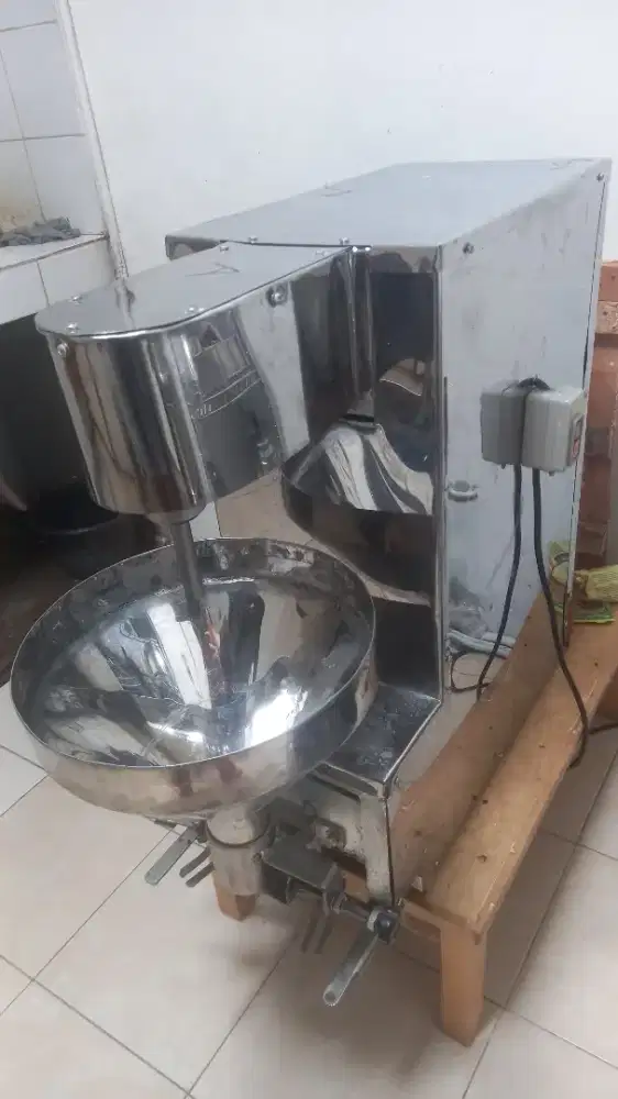 Mesin pencetak bakso