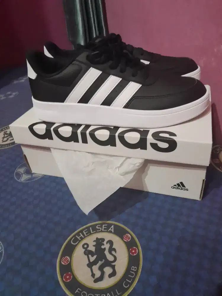 Sspatu adidas original sporttation map