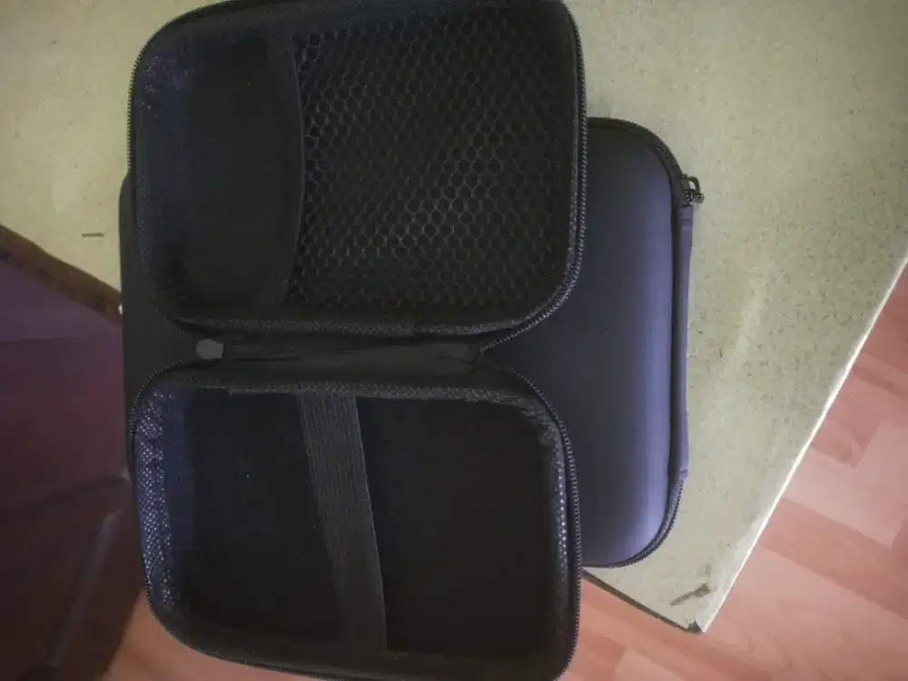 Pouch tempat headset dan charger