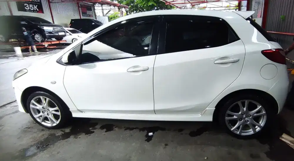 Mazda 2 R 2011 AT