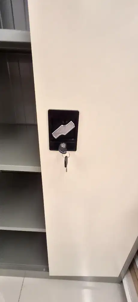 Lemari arsip. Kantor Simon