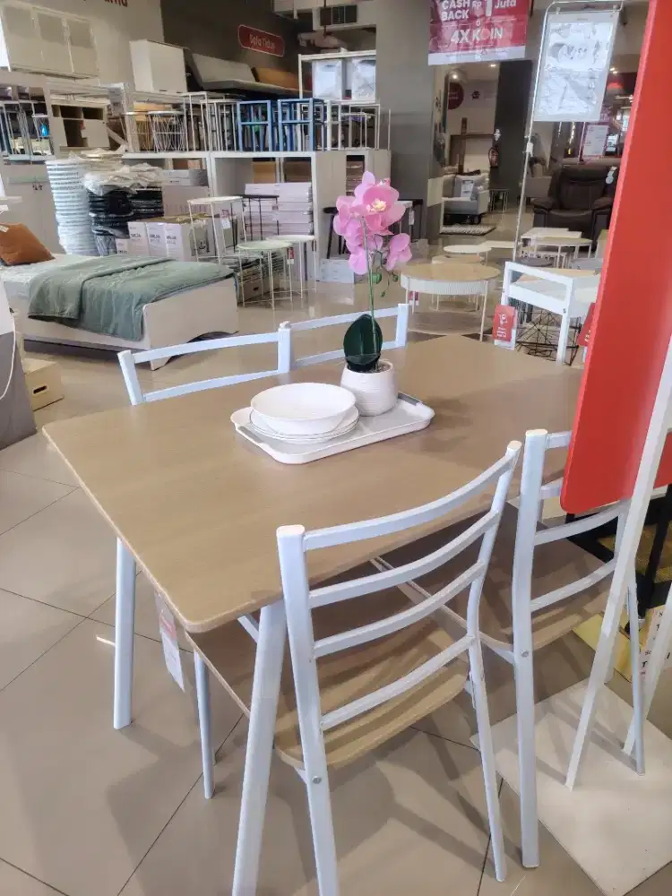 Set meja makan Harris