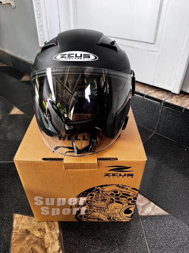 DIJUAL HELM ZEUS ZS 611 SOLID BLACK MATT – SECOND LIKE NEW