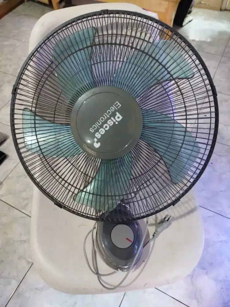 Kipas angin dinding merk pisces 16in