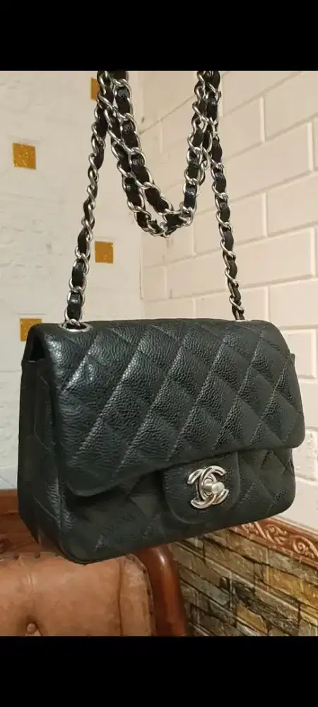 [vintage] CHANEL Mini Classic Caviar slingbag