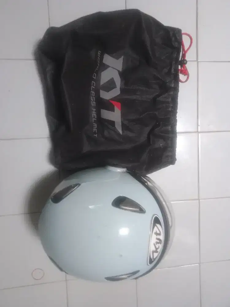 Helm KYT Warna Biru muda sangat apik masih mulus bagus