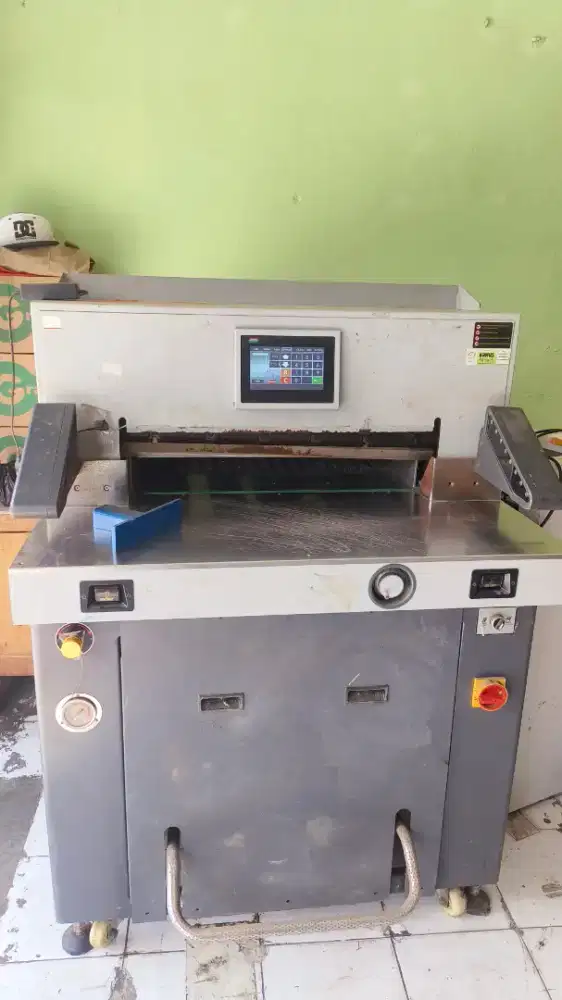 Mesin potong kertas uk 67