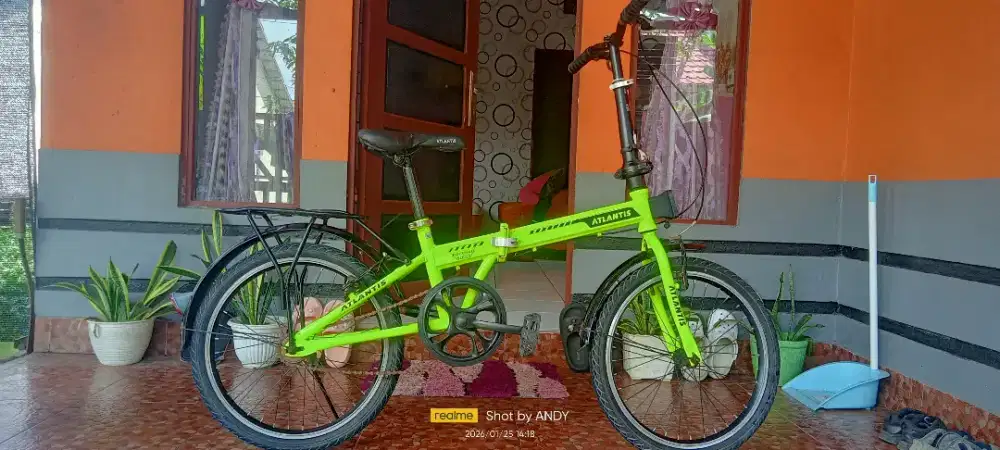 Sepeda lipat merk Atlantis