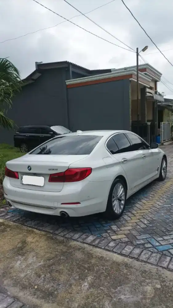 BMW 530i LUXURY LINE