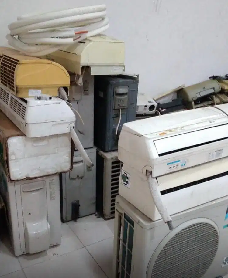 AC 5 unit : 2 unit LG 1  2 unit Panasonic 1 unit Daikin