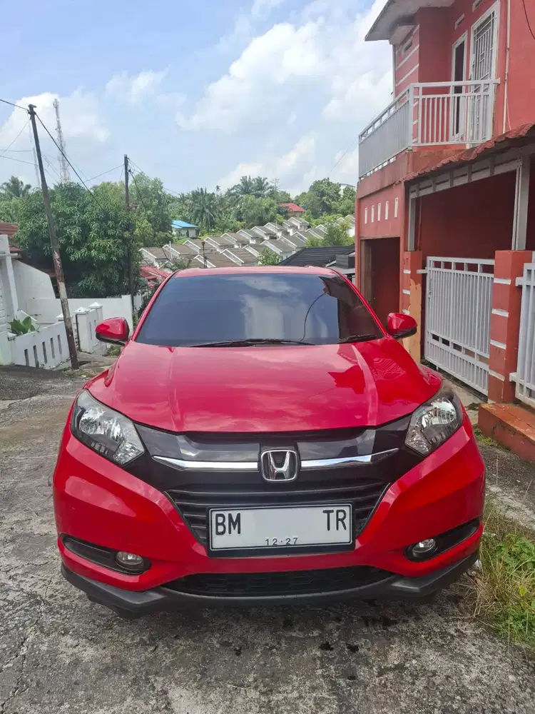 DIJUAL HONDA HR-V E CVT / MATIC 2017