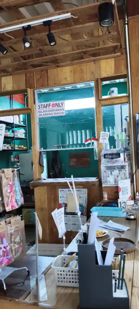 pegawai warung/cafe/warkop