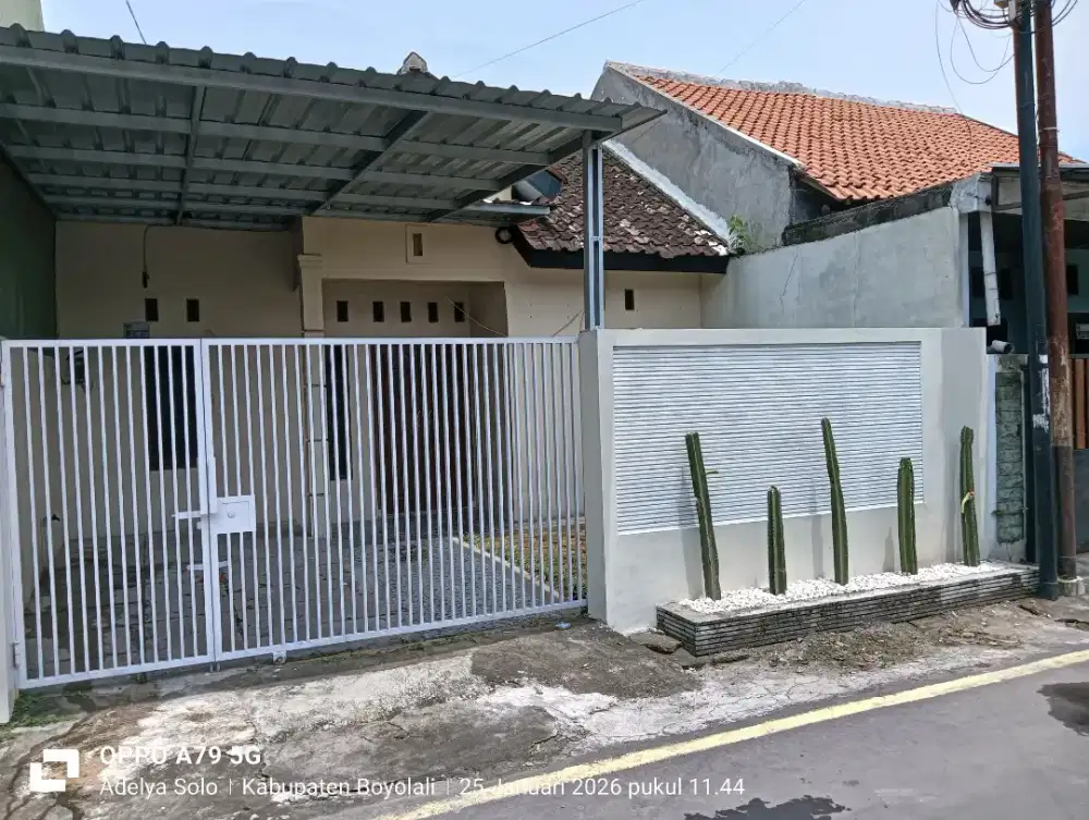 SEWA RUMAH ADEM ASRI 5 menit Bandara Adi Soemarmo Solo Byl