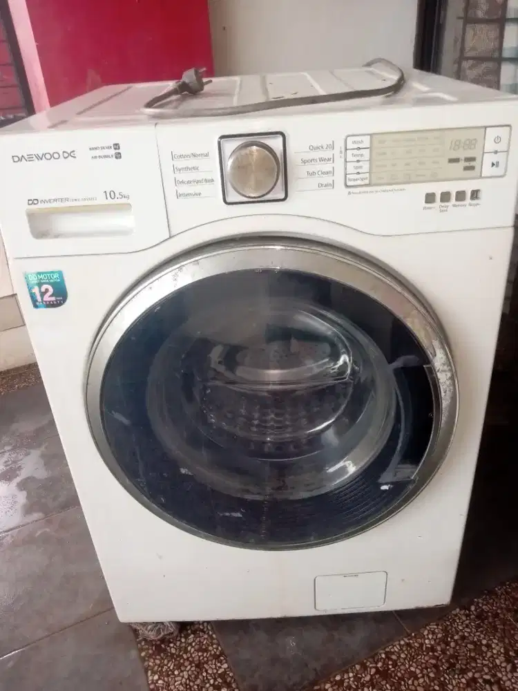 Mesin cuci Daewoo 10.5kg bukaan depan