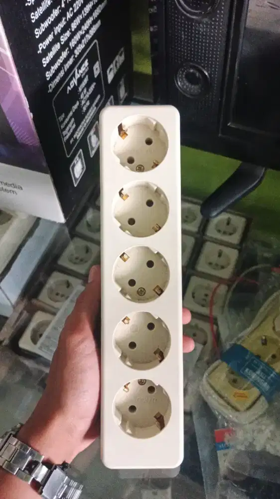 Stop kontak uticon 5 Lubang