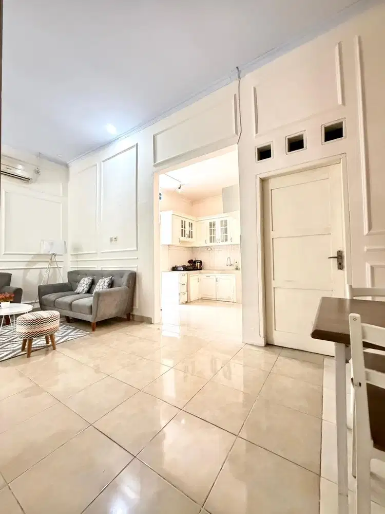 Dijual rumah Artistik fully Furnished (berikut isi)