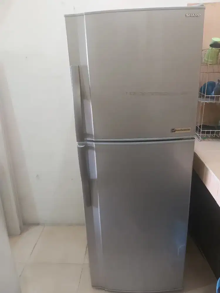 Kulkas 2 PINTU 750RIBU *Sharp _nano deodorizerJu