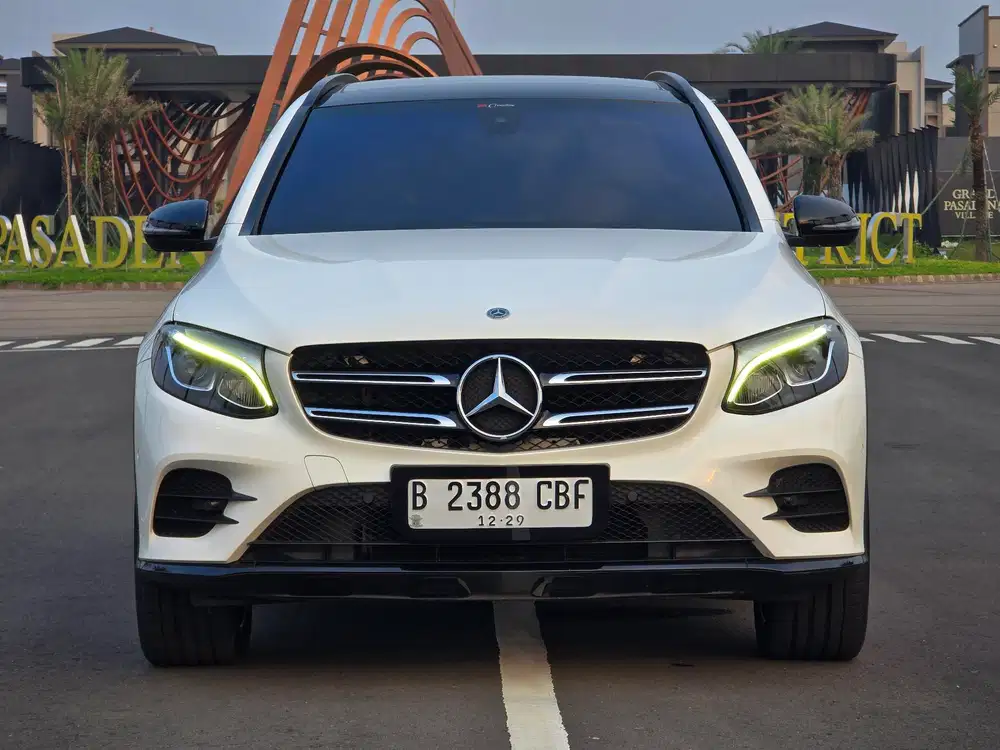 *FREE GARANSI* Mercy GLC 200 AT Night Edition 2019
Putih