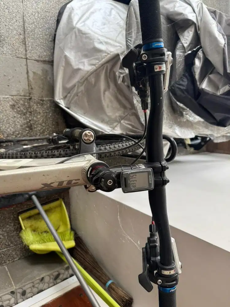 Sepeda MTB Giant (Silver)