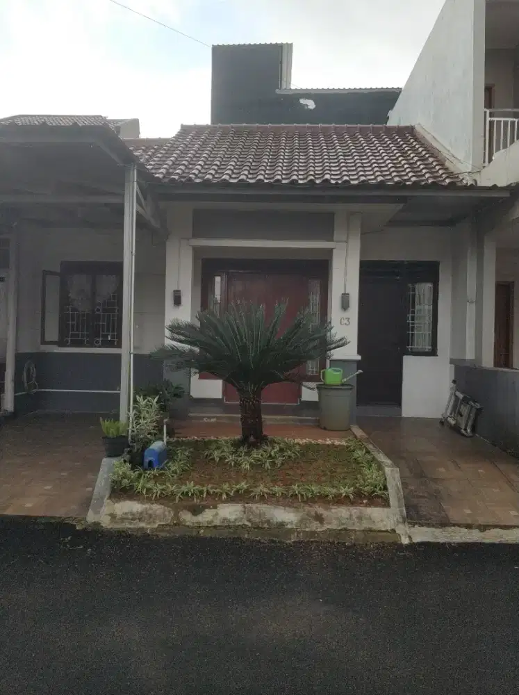 Rumah di kontrakkan tahunan - Perumahan Executive Village Blok C3