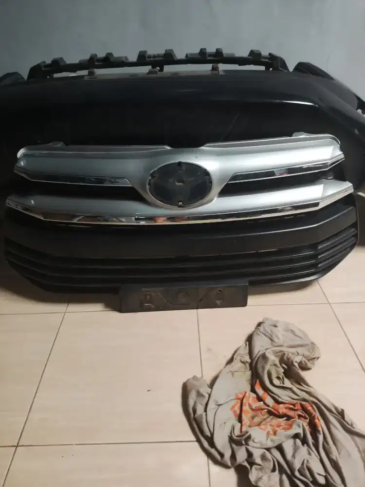 Gril depan inova reborn