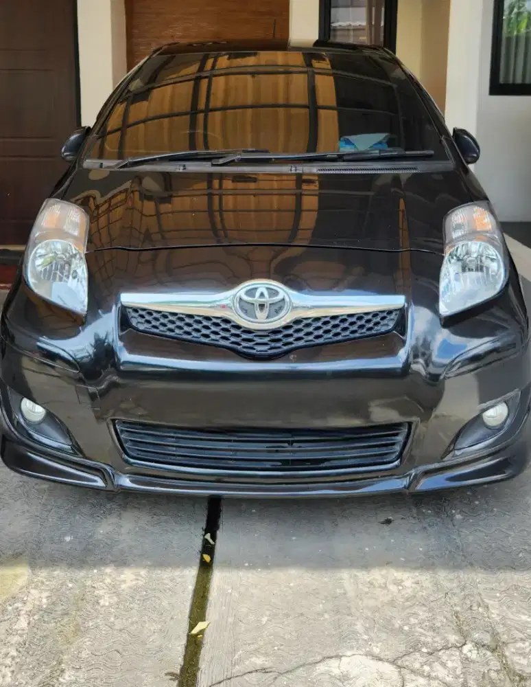 TOYOTA YARIS S LIMITED 2010