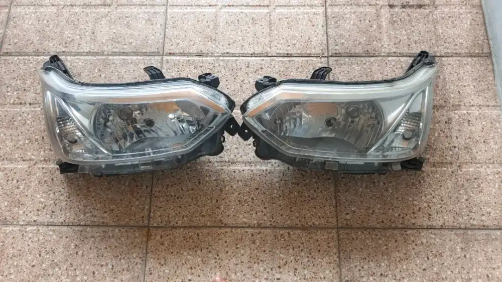 Lampu depan avanza 2018