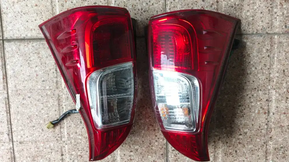 Lampu belakang avanza 2018