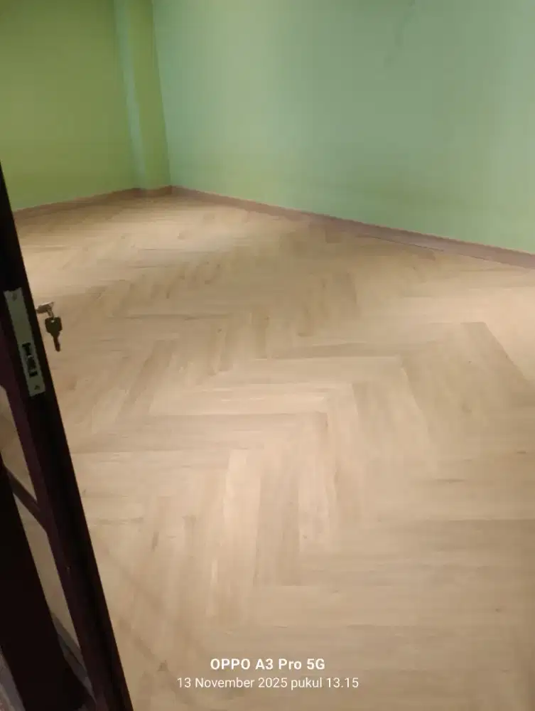 Jasa pasang vinyl dan SPC