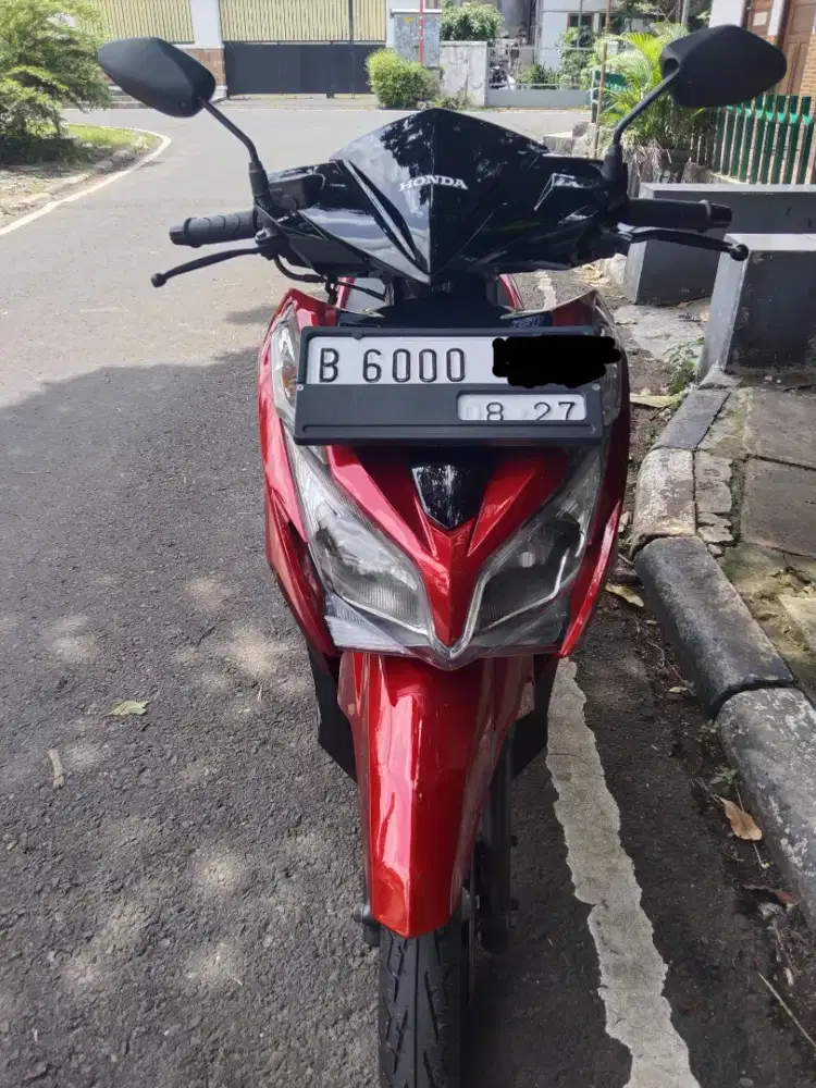 Dijual Honda Vario 125 CC warna merah