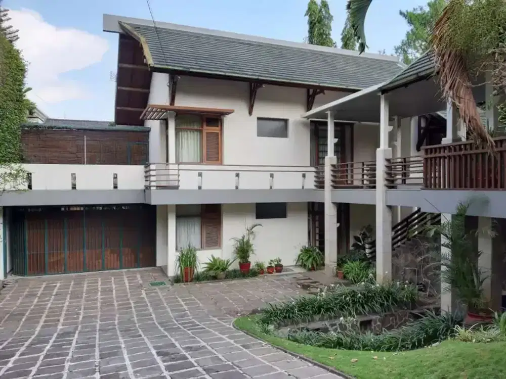 Rumah bagus di SETRASARI KULON (PASTEUR)