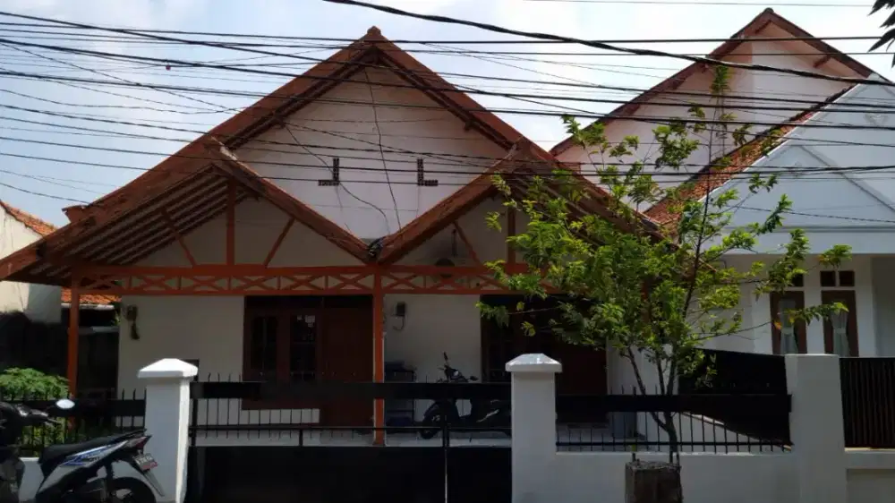 Rumah 1 Lantai Disewakan | 2 Kamar Tidur, 1 Kamar Mandi, Carport&Dapur