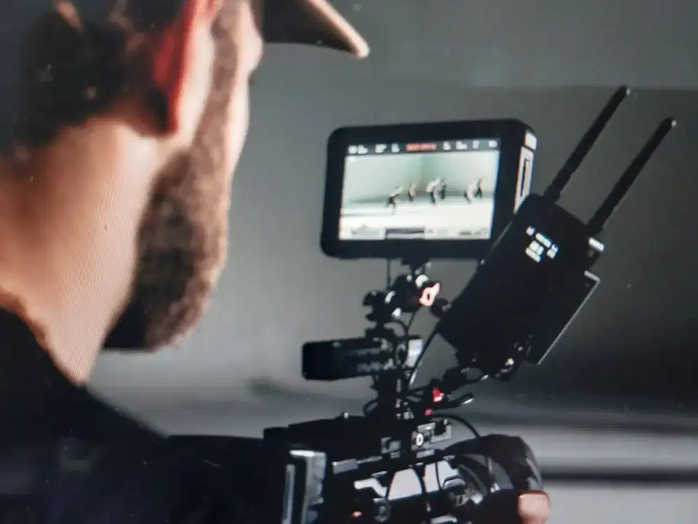 DIBUTUHKAN 1 ORG KONTEN KREATOR DAN 1 ORG VIDEOGRAFER