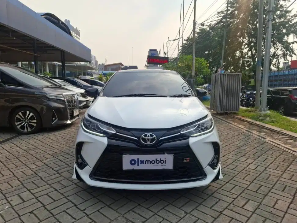 DP RINGAN Toyota Yaris 1.5 S GR Sport Bensin-AT 2023 Putih CDOVB