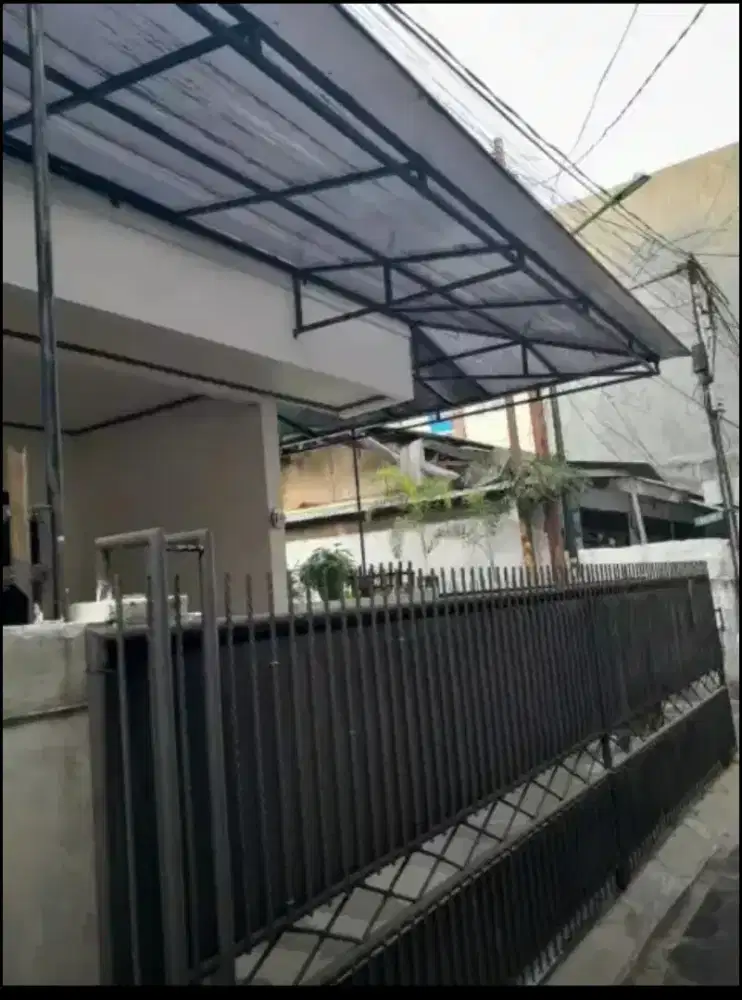 Rumah Dikontrakkan/Disewakan di Area Tanjung Duren Jakarta Barat