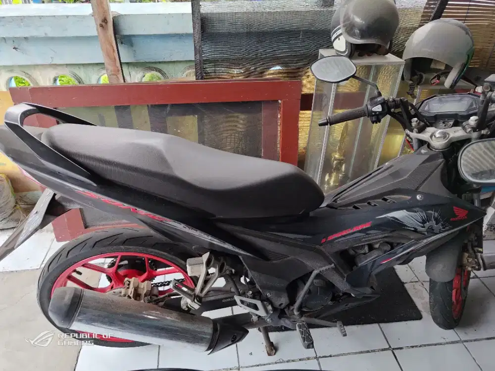 Sonic 150R jual santai