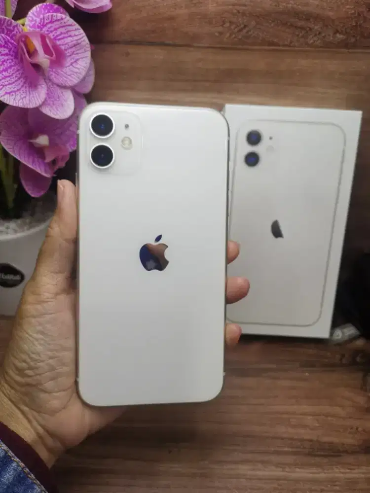Iphone 11 white 64 gb mulus fullset original garansi resmi iBox BS tt