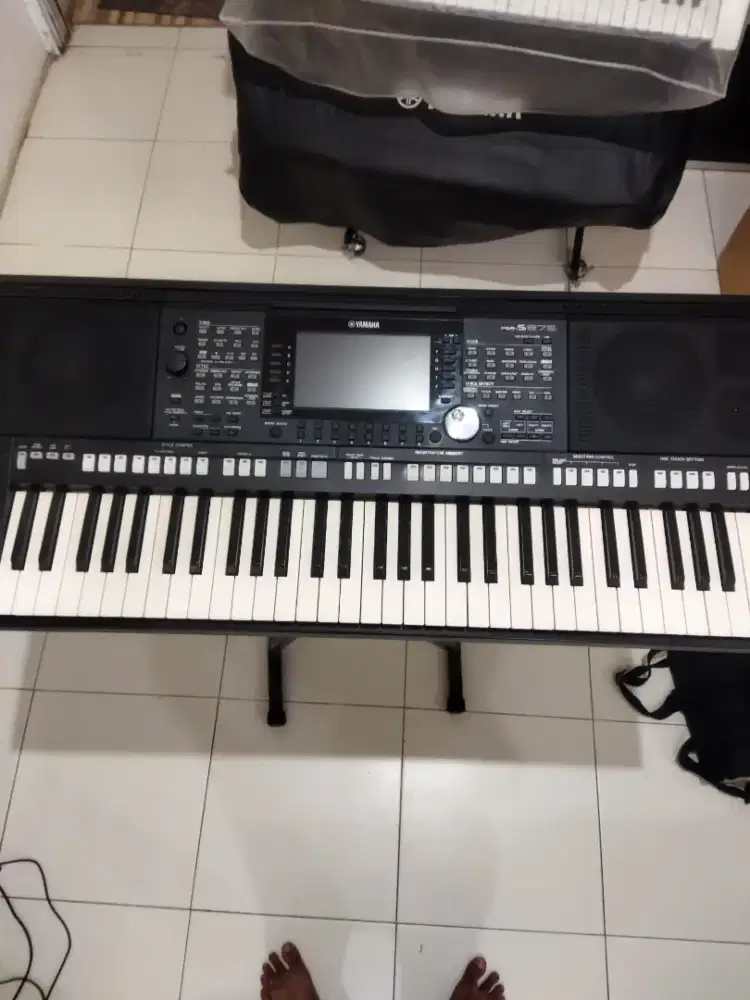 KEYBOARD YAMAHA PSR 975