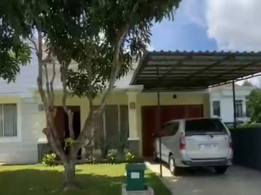 Dijual rumah nyaman di Sentul City, berlokasi di Jalan Casablanca strategis dekat AEON Mall, IKEA, dan Pasar Bersih.