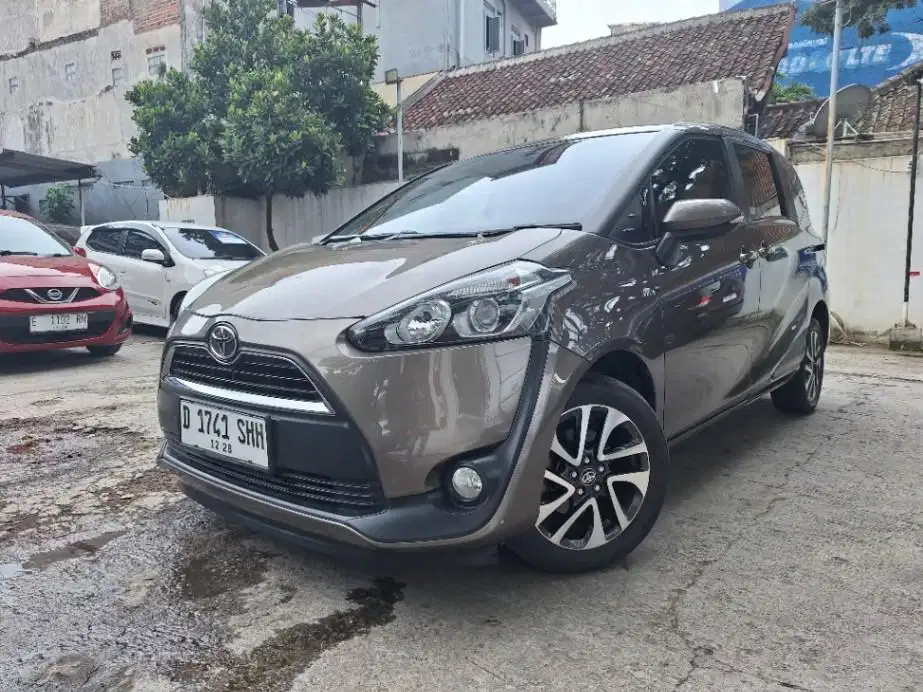 DP MURAH Toyota Sienta 1.5 V Bensin-AT 2018 Coklat CSHHD
