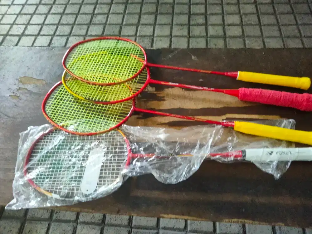 Dijual raket badminton Yonex dan Li-Ning baru