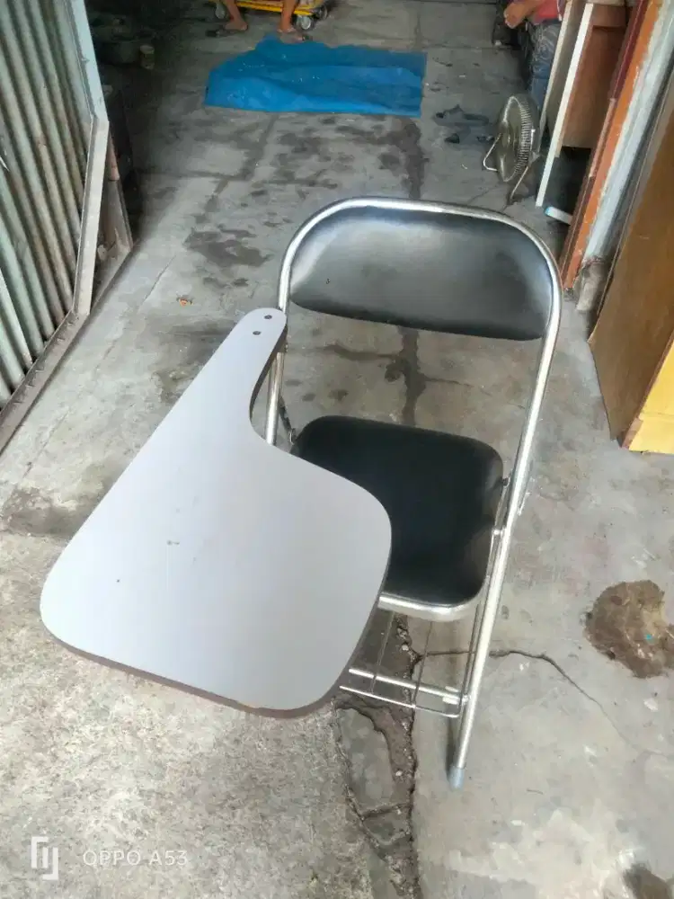 Kursi kuliah Futura mulus