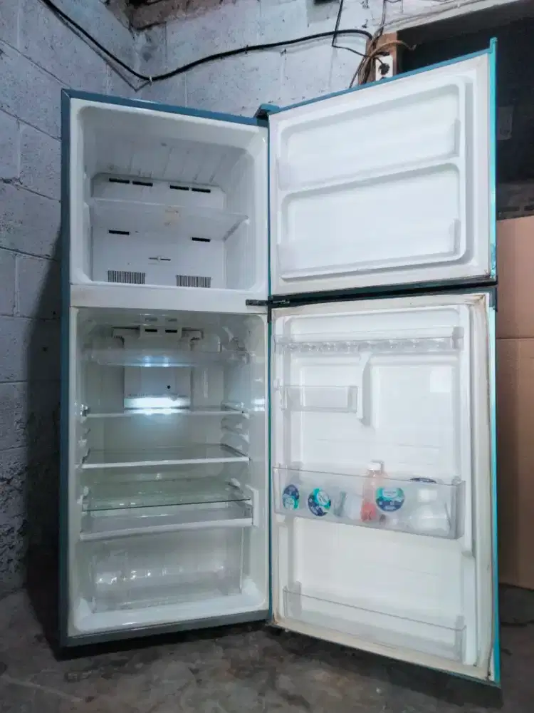 KULKAS 2PINTU ( SHARP )