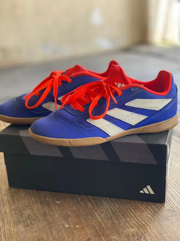 Sepatu futsal adidas predator