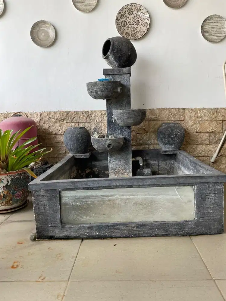 Pancuran air taman minimalis