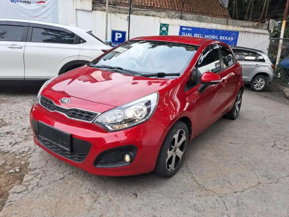 DP MURAH KIA Rio 1.4 Bensin-MT 2014 Merah CUABD